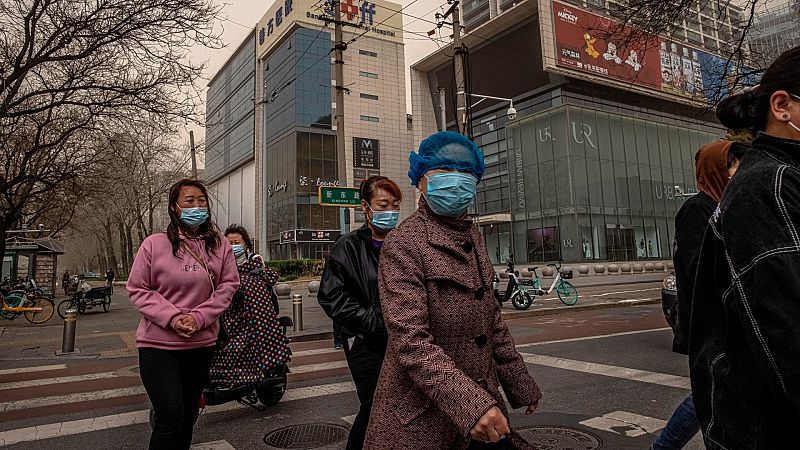 Pekín emplea pegatinas en las viviendas a modo de semáforo para saber el porcentaje de personas vacunadas