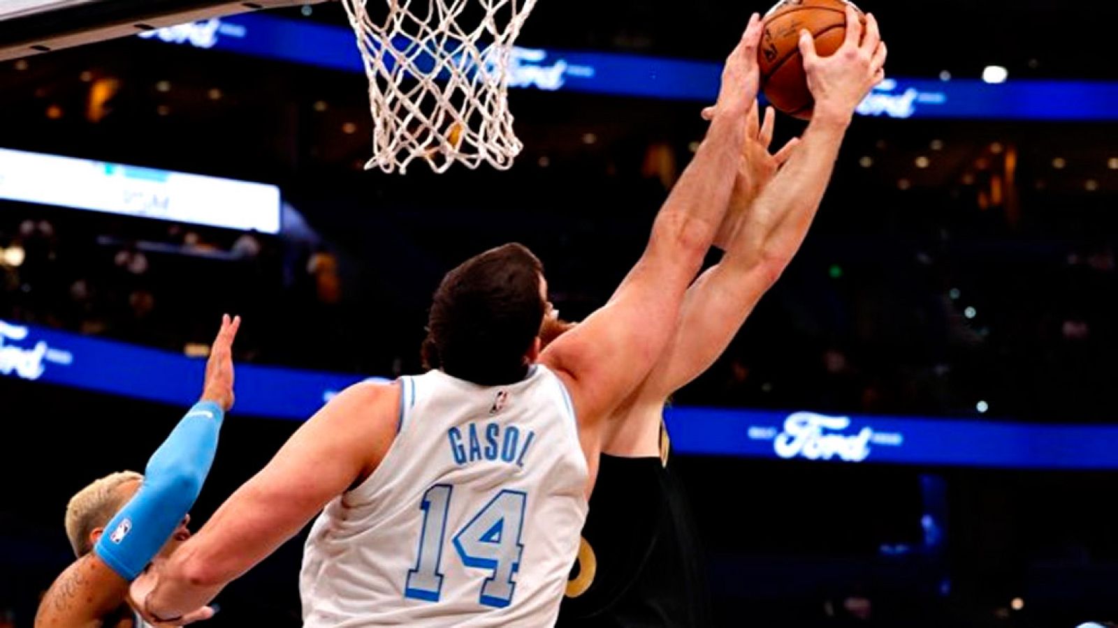 Marc Gasol realiza ante los Raptors su mejor partido como jugador de los Lakers