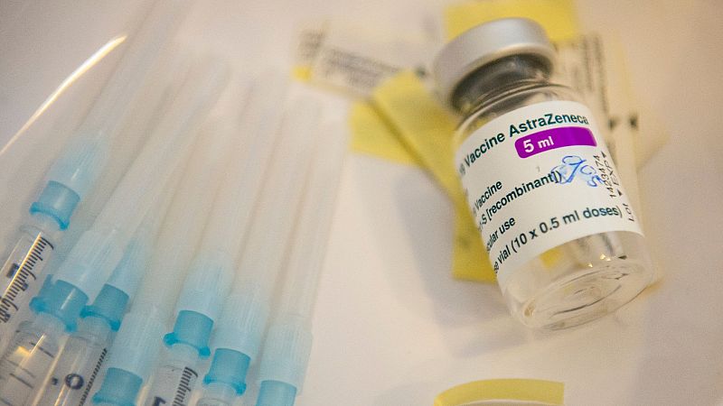Crecen las dudas sobre AstraZeneca: ¿se debe seguir con la vacuna?