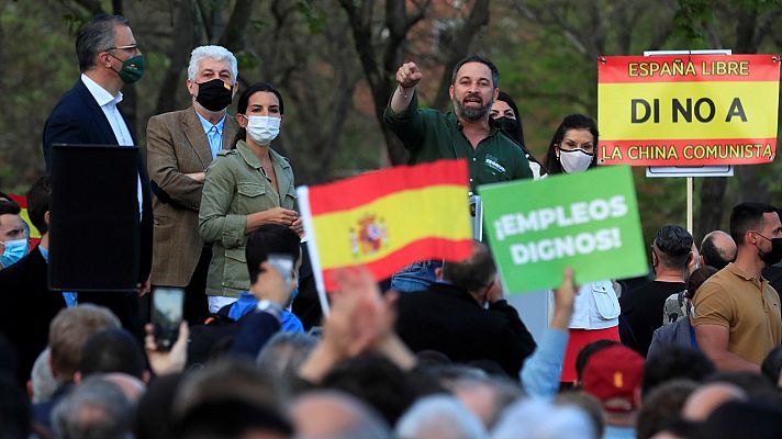 Dos detenidos y 14 heridos en los disturbios por el mitin de Abascal y Monasterio en Vallecas