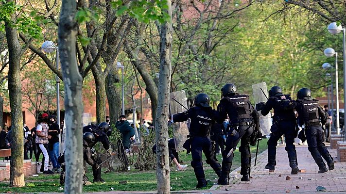 Cargas policiales en el acto de Vox en Vallecas