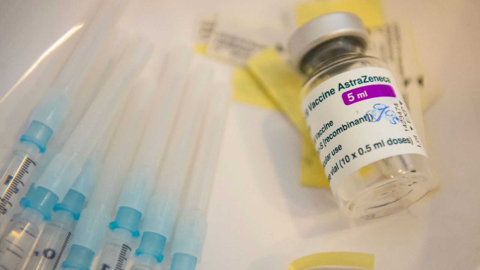 Sanidad plantea tres escenarios para los menores de 60 años que hayan recibido la primera dosis de la vacuna de AstraZeneca