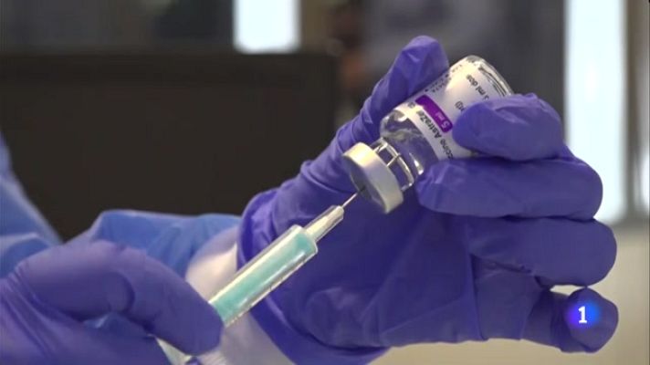 L'Informatiu - L'EMA veu "possibles vincles" entre els casos de trombosis i la vacuna d'AstraZeneca