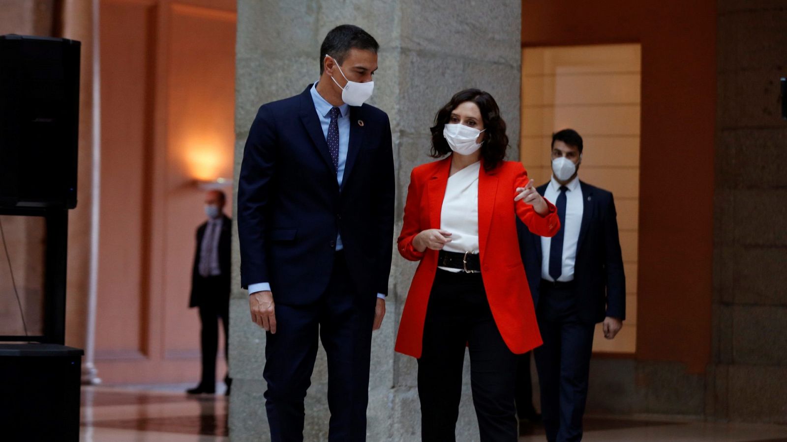 Sánchez cuestiona los datos de contagios en Madrid y Ayuso responde: "Se piensa el ladrón que todos son de su condición"