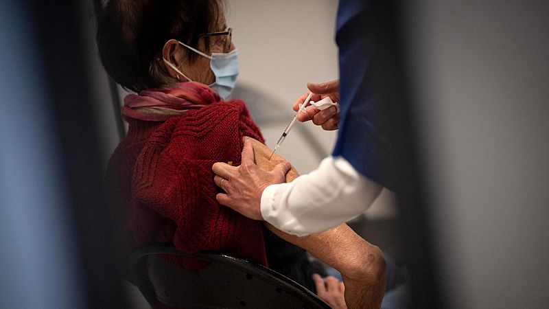 La incertidumbre sobre AstraZeneca provoca cancelaciones de las citas para vacunarse