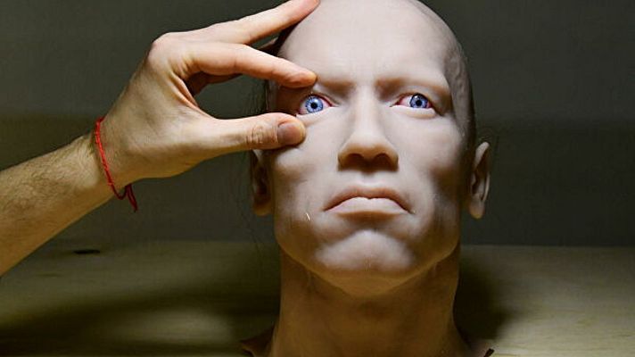 Telediario 1 - Los androides ya son una realidad en Rusia