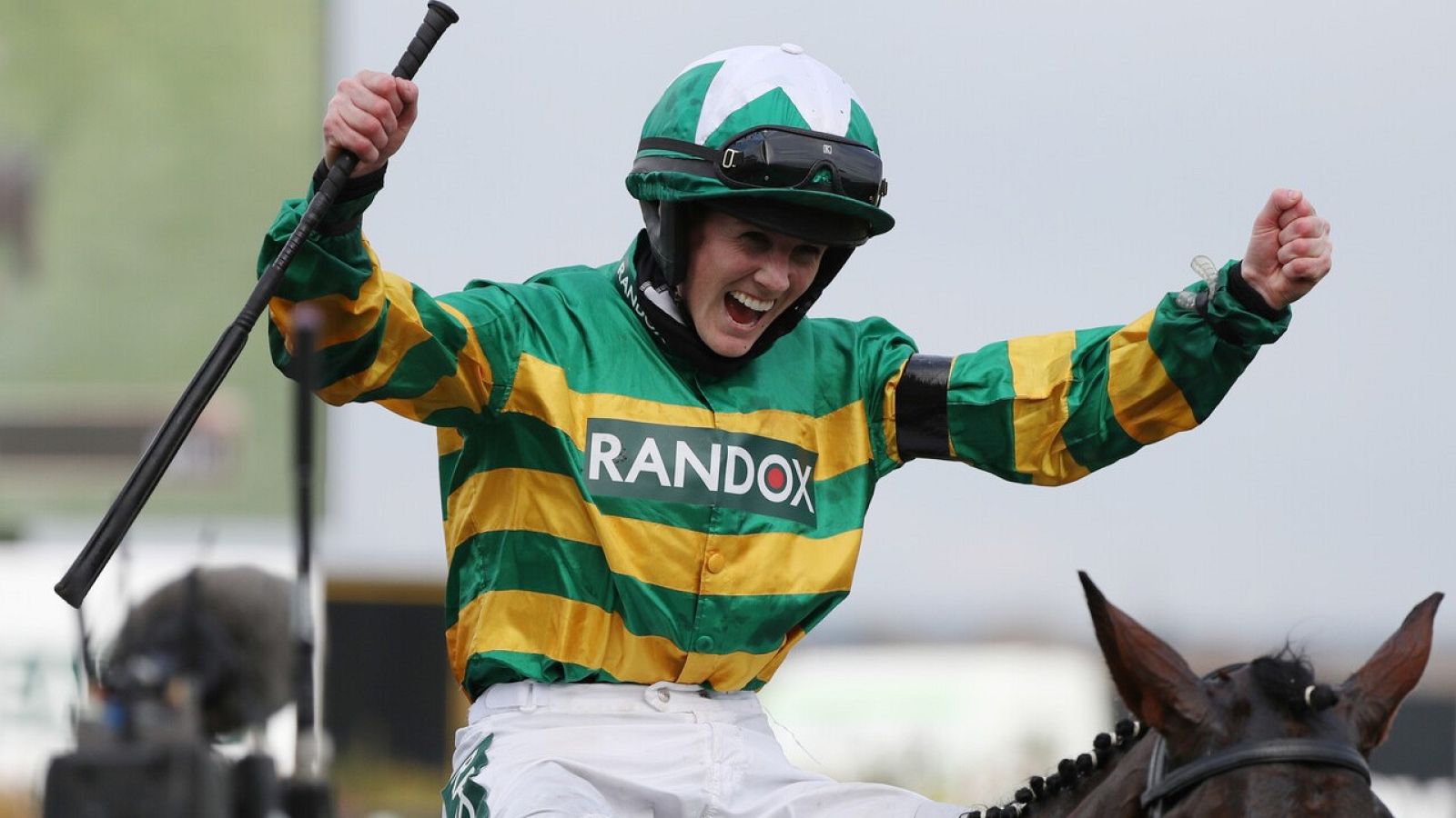 Rachael Blackmore, primera mujer en ganar el Grand National | Ver