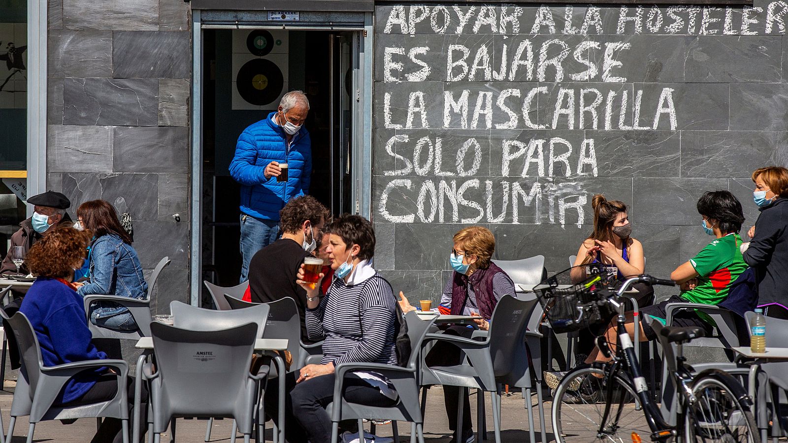 Las comunidades se suman a las medidas restrictivas ante el aumento de casos