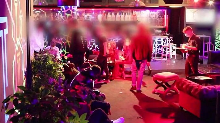 Telediario 1 - Las fiestas ilegales alimentan la cuarta ola de coronavirus en España