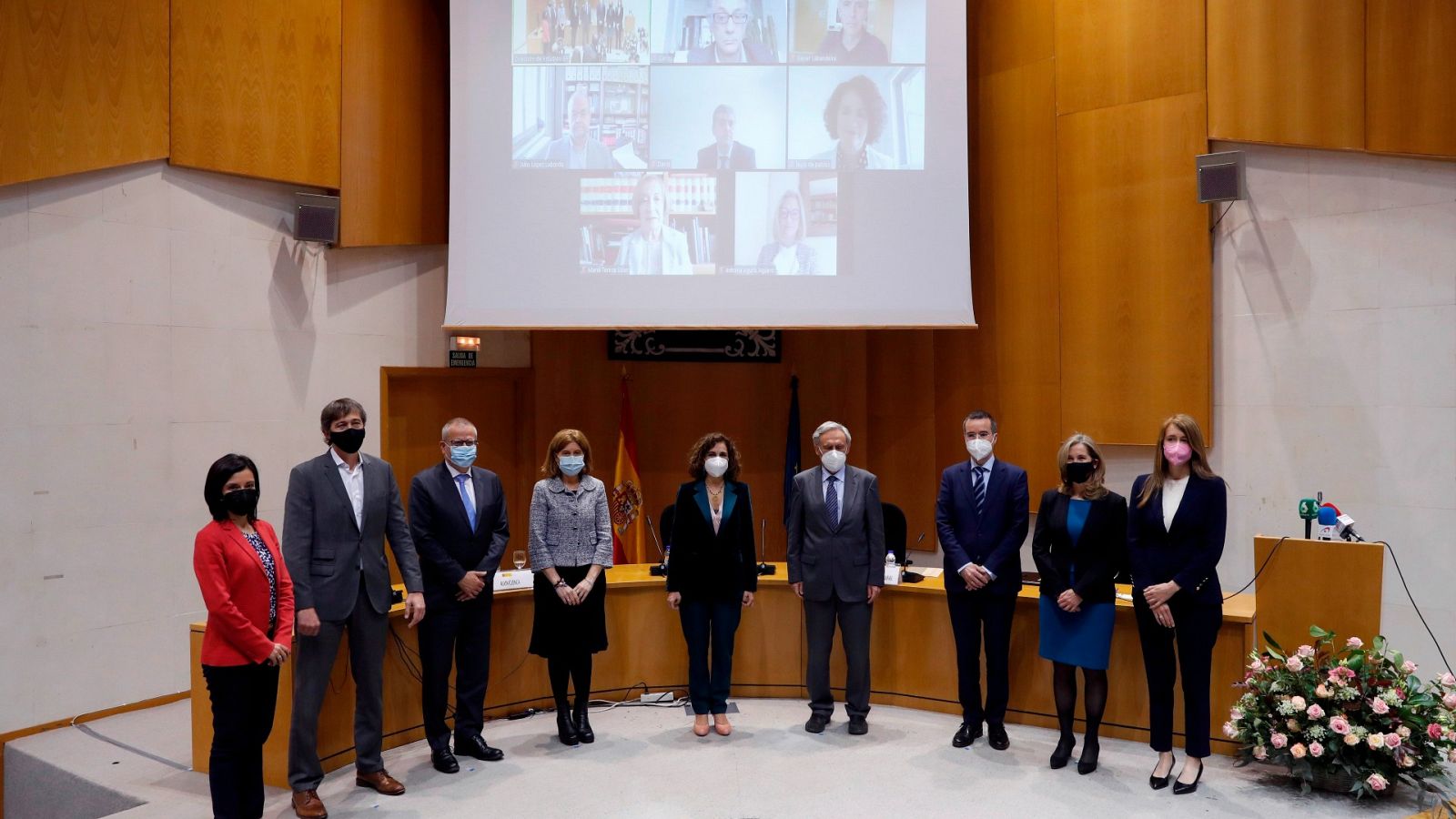 Hacienda presenta a sus expertos para mejorar la recaudación fiscal | Ver