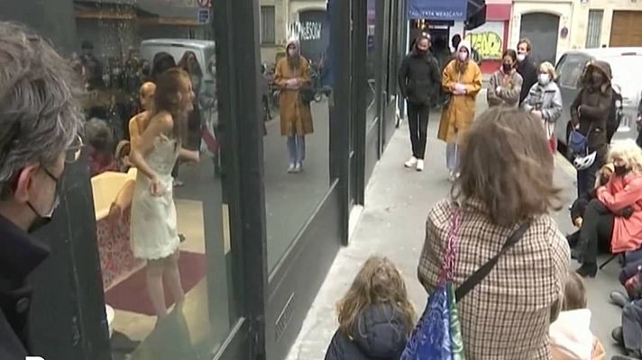 Telediario 1 - El teatro francés se reinventa con obras en escaparates