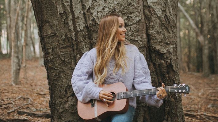 Siete años después de retirarse para ser empresaria y madre, Beth regresa con un nuevo disco