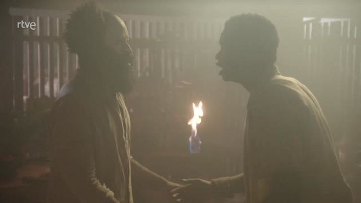 Dos vidas - Dos Vidas - Carmen saca a Mabalè del fuego