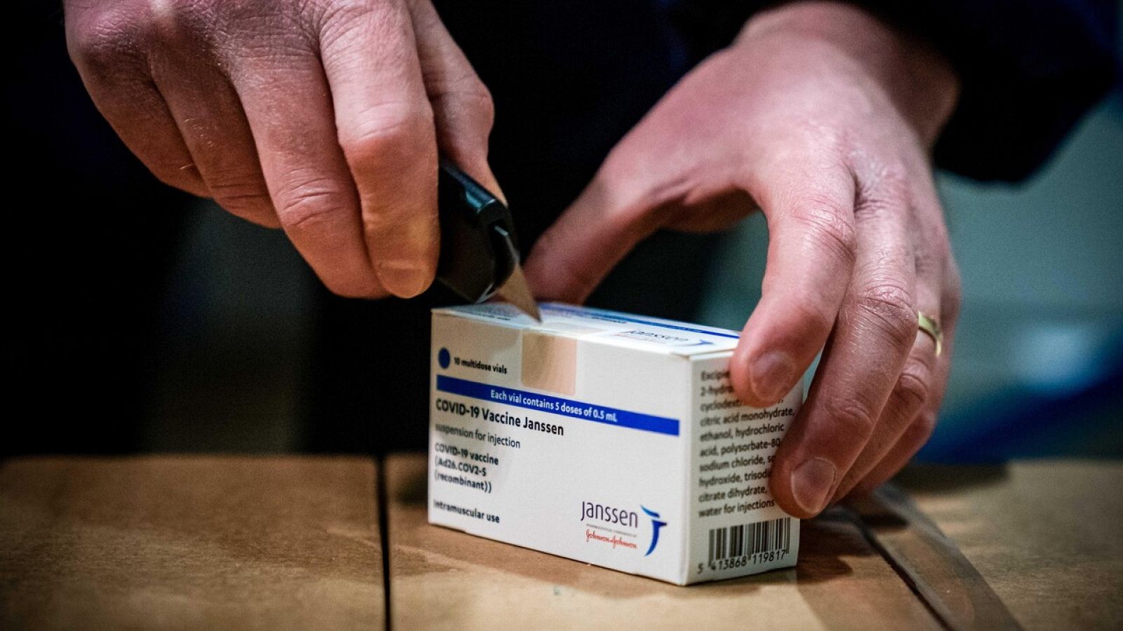 Janssen retrasa el lanzamiento de su vacuna en Europa | Ver