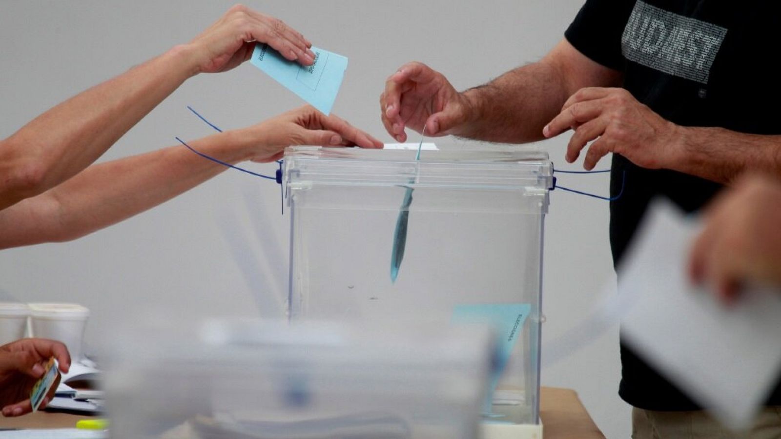 ¿Cuántos votos hacen falta para conseguir un escaño? - La hora de La 1 | Ver