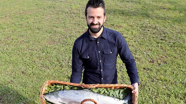 El primer salmón del año en Asturias, subastado por 10.000 euros