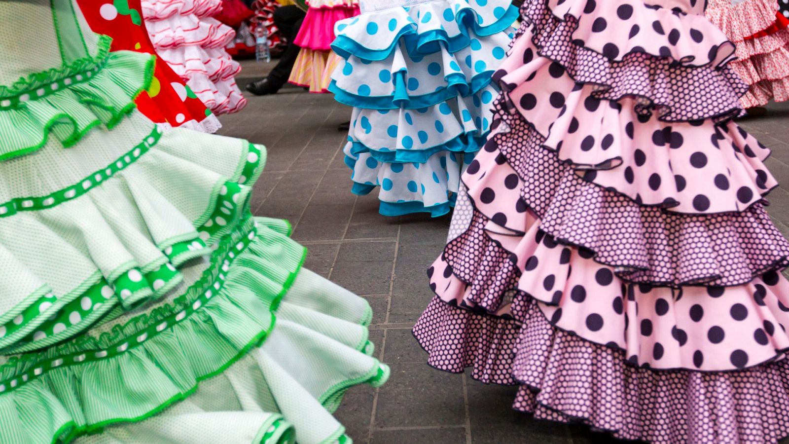 El coronavirus provoca que por segundo año no haya Feria de Abril y las tiendas de moda flamencas agonicen al no facturar
