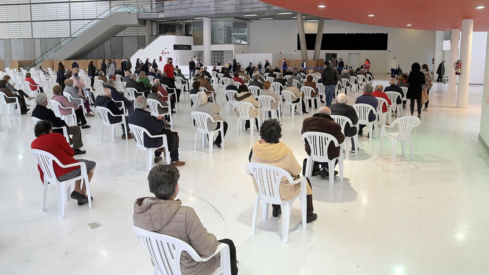 Coronavirus - La campaña de vacunación se acelera en España - Telediario 1 | Ver