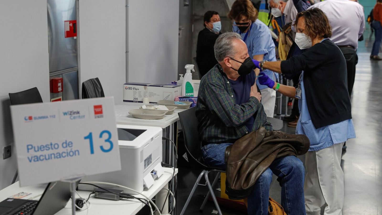 Madrid podría cerrar centros de vacunación por falta de dosis