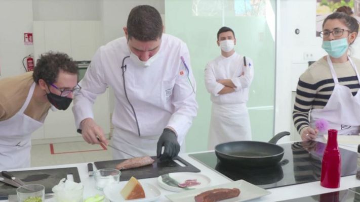 MasterChef - Los aspirantes reciben una clase de emplatados y despiece