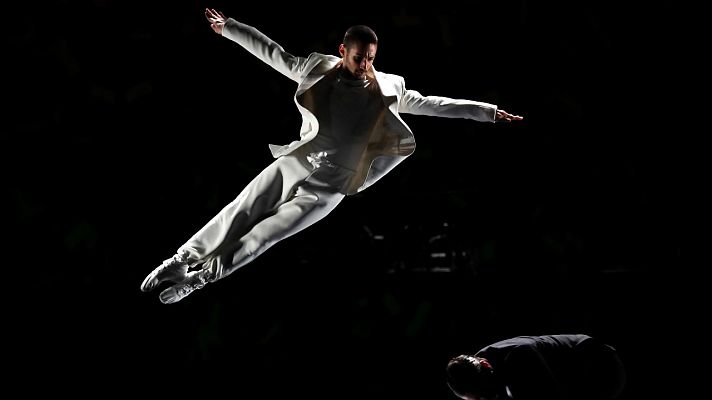 'El lago de los cisnes' a ritmo de música electrónica