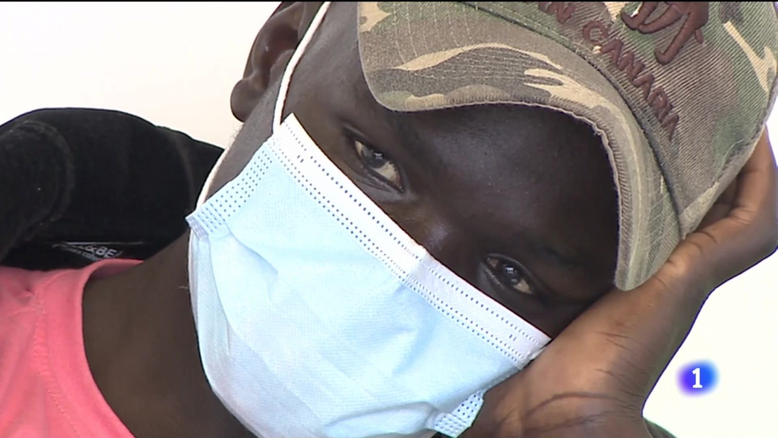 Los migrantes que quieren irse de Canarias pero a los que la situación