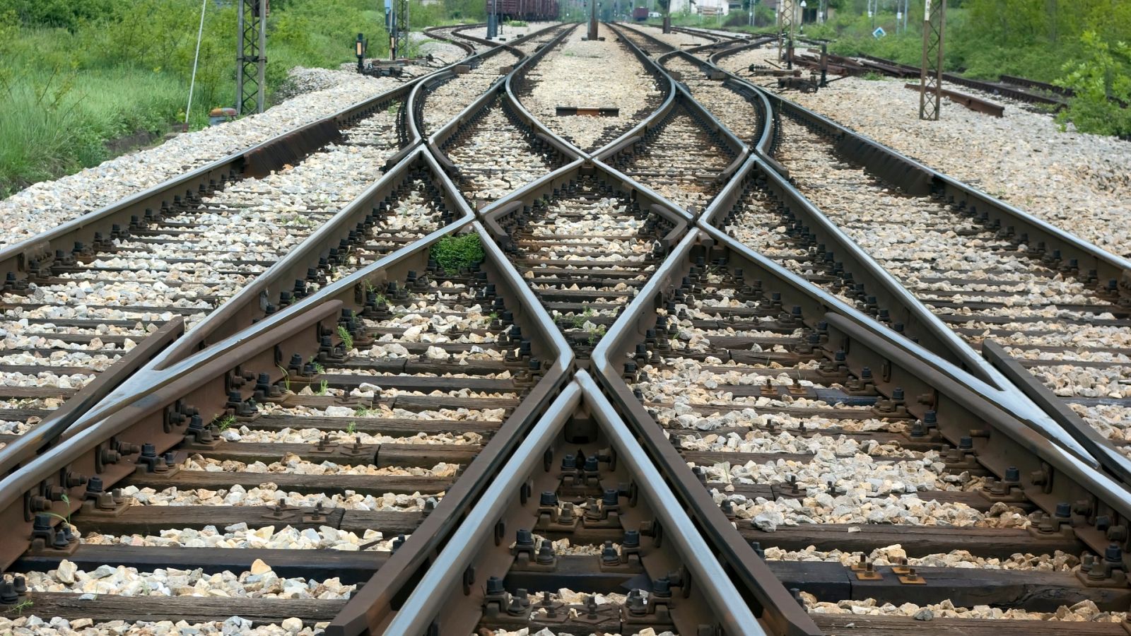 Vecinos de varios municipios aragoneses protestan por el abandono que sufre el servicio ferroviario en la comunidad