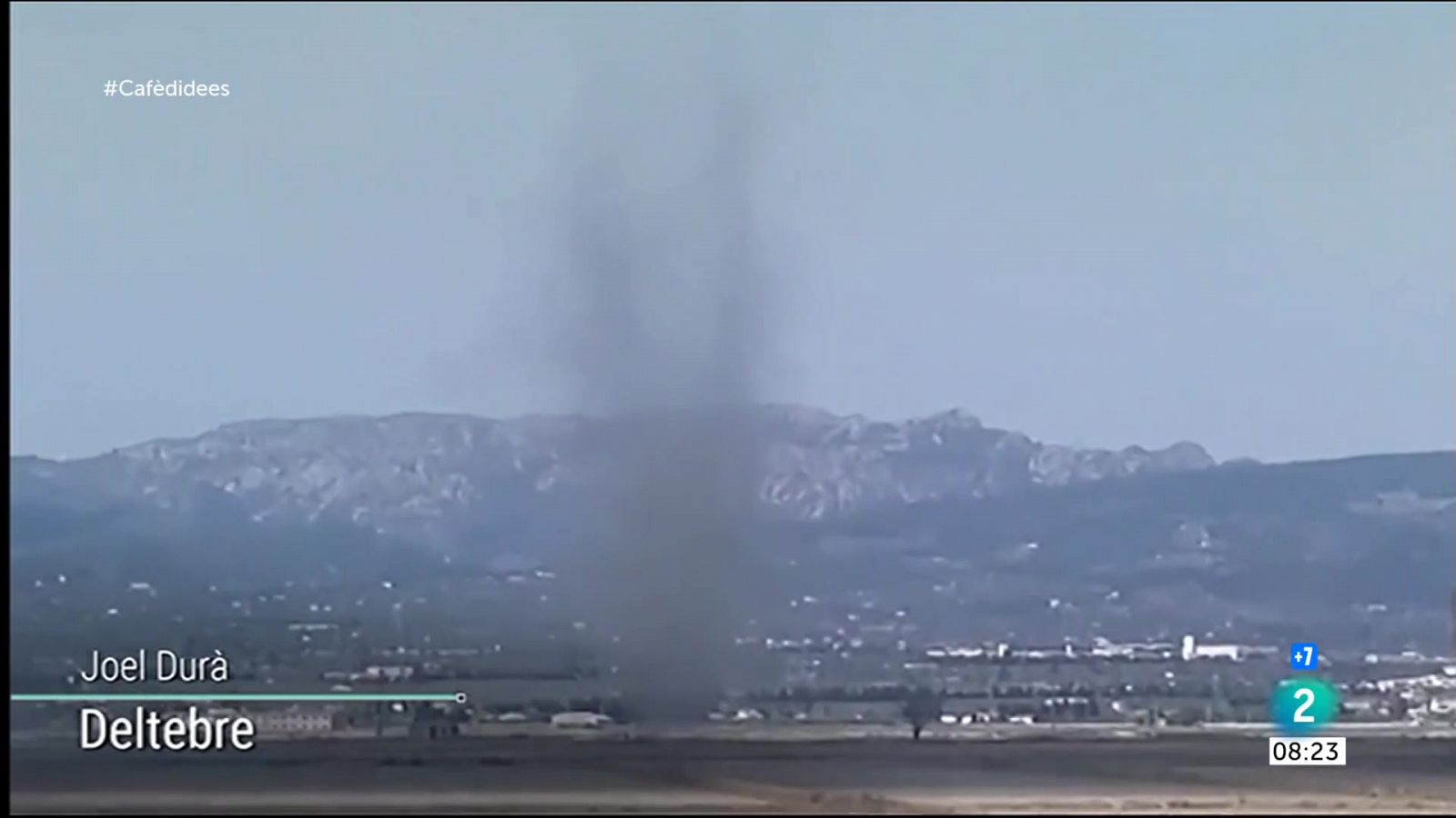 Cafè d'Idees - S'observa un remolí de vent o dimoniet a Deltebre - Cafè d'idees | Veure