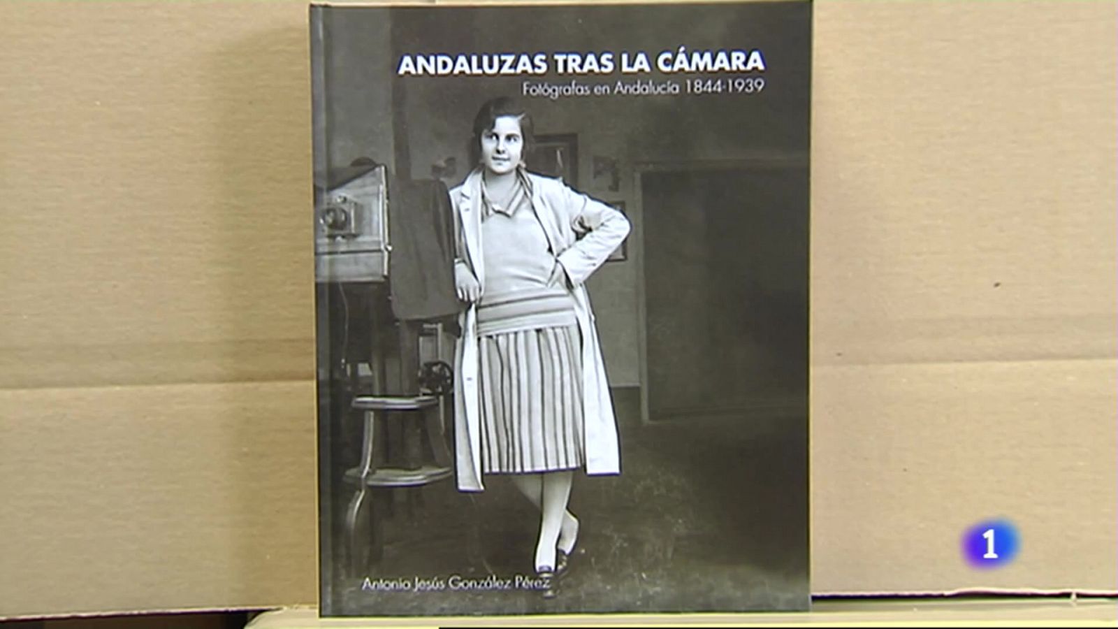 Un libro del Centro Andaluz de Fotografía pretende ahora sacar a la luz a mujeres fotógrafas andaluzas de la Historia.

