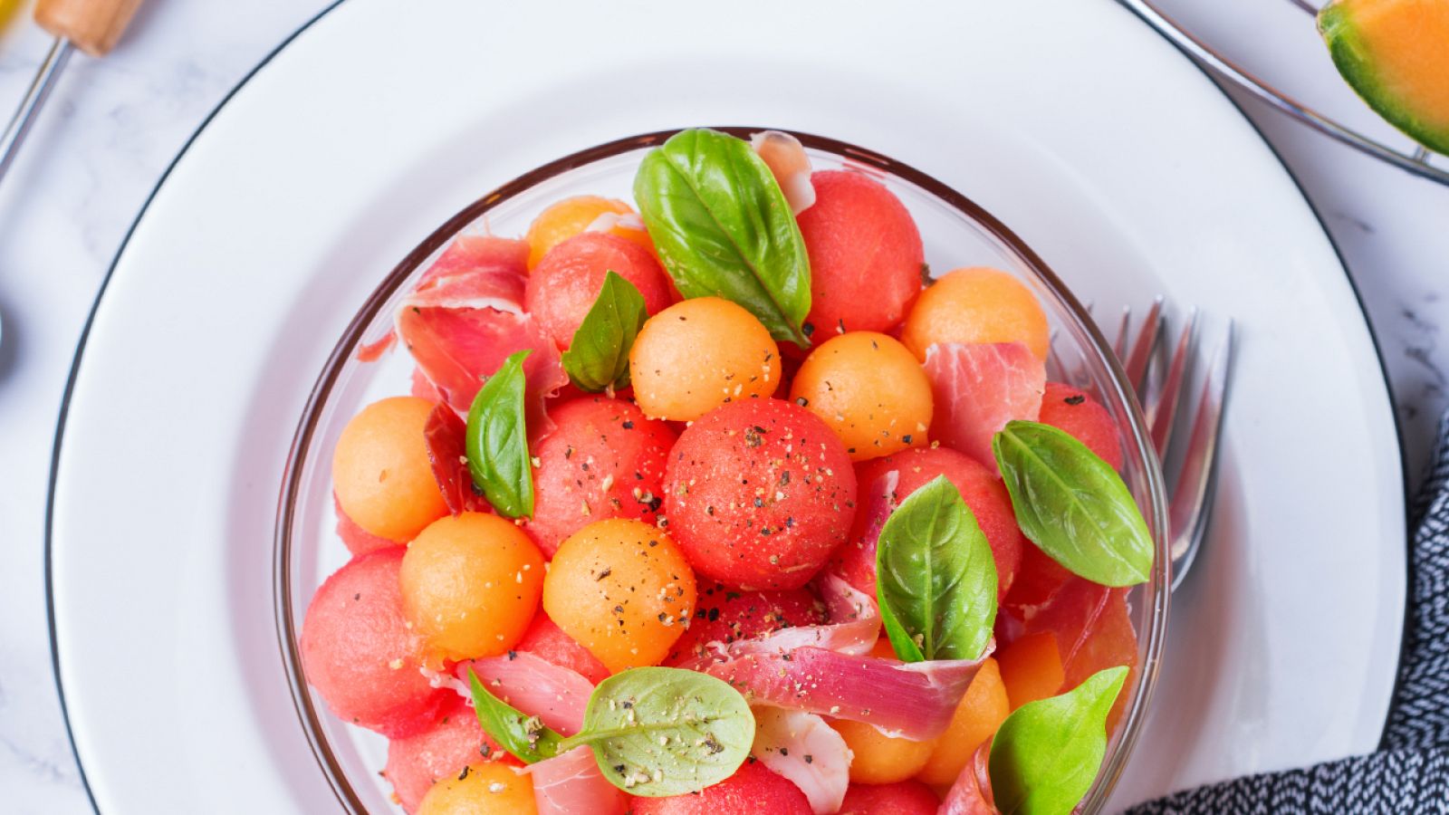 Rodrigo de la Calle nos enseña a elegir y cortar el melón 