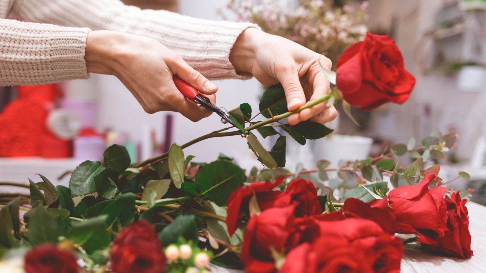 Sant Jordi: El Mercado de la Flor distribuye 4 millones de rosas