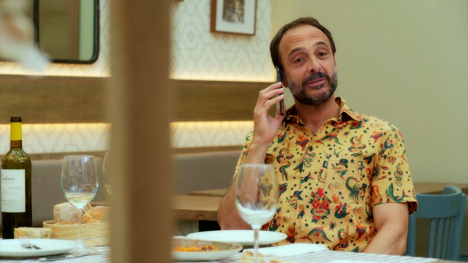 El presentador Roberto Vilar recuerda su entrevista a Julio Iglesias en 'Un país para reírlo'