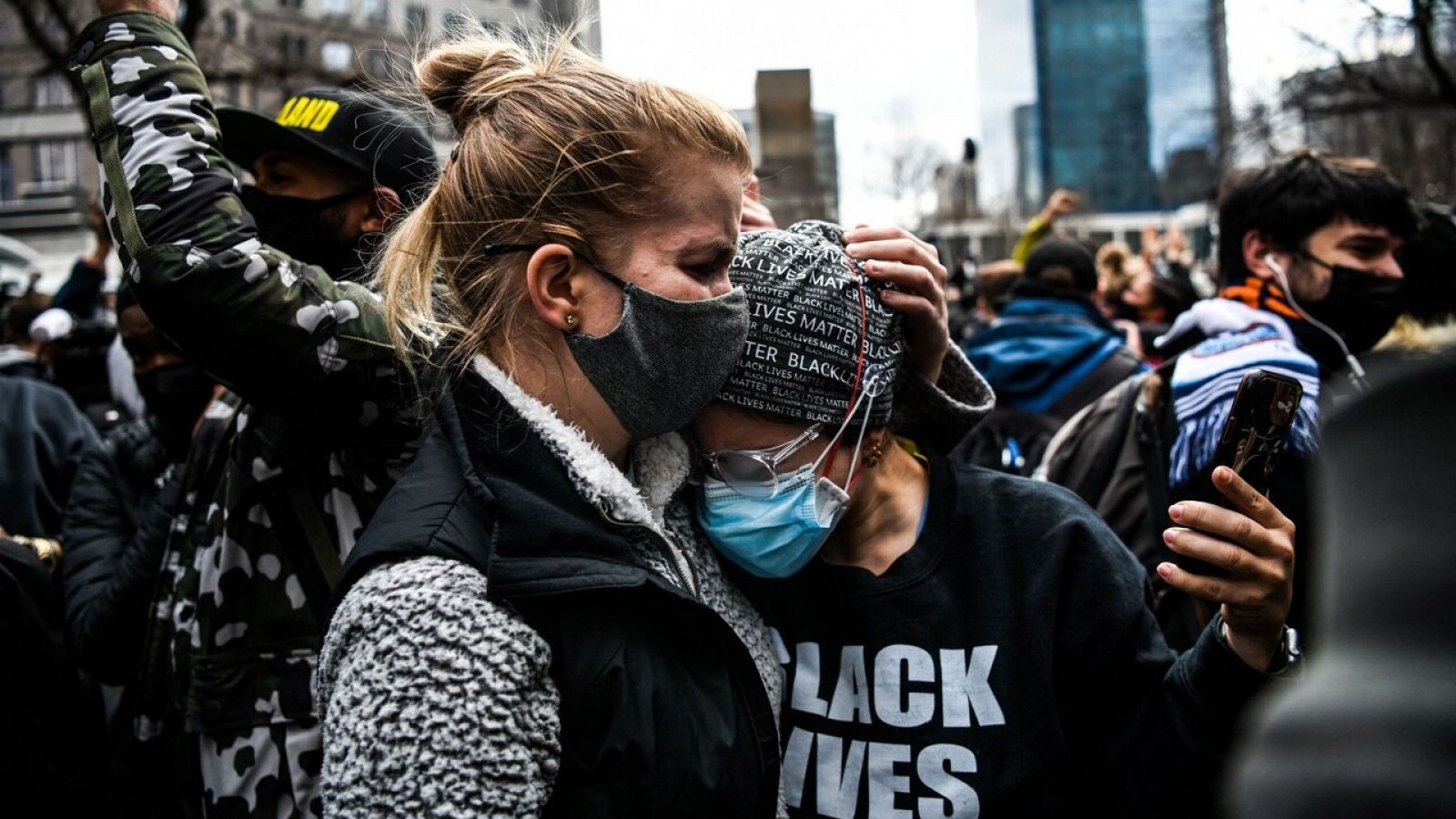 El jurado declara culpable a Derek Chauvin por la muerte de George Floyd - La noche en 24h | Ver