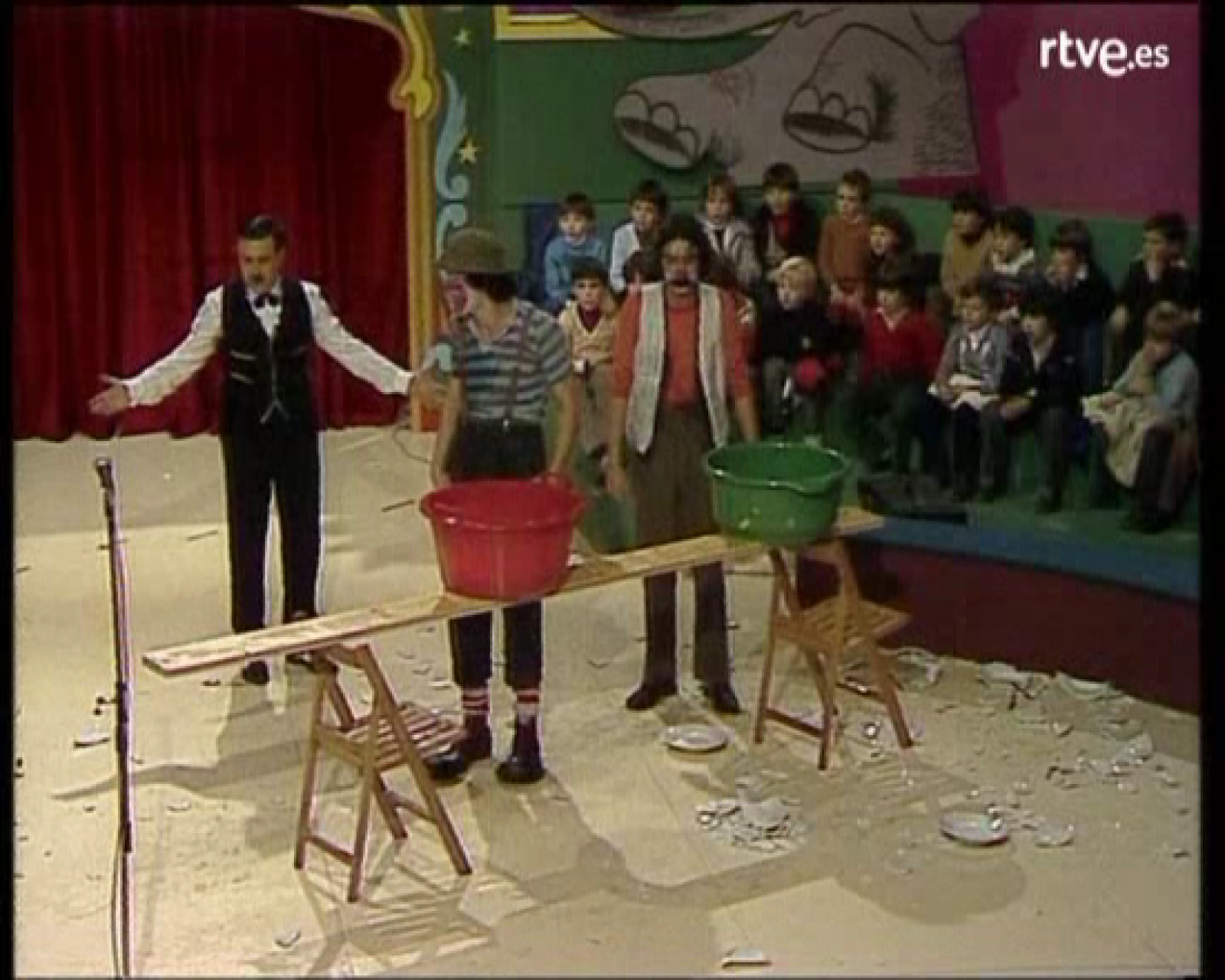 Arxiu TVE Catalunya - Els pallassos: El sopar dels follets