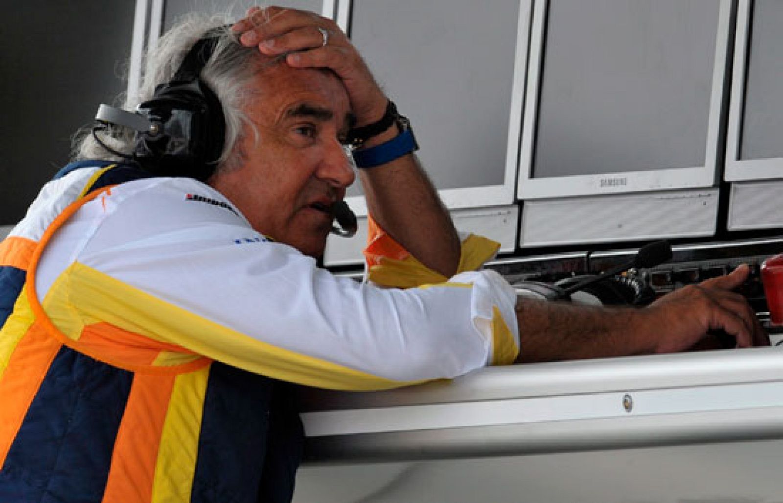 Alonso se queda sin jefe tras la marcha de Briatore | Ver