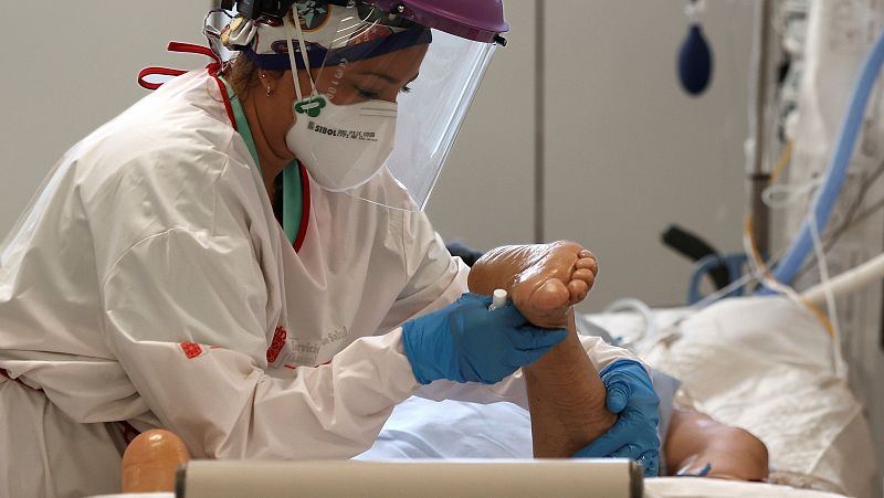 Dentro de la UCI del hospital de Basurto, donde no hay tregua