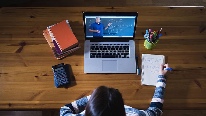 Telediario 1 - Erasmus en pandemia: clases online y ocio muy reducido