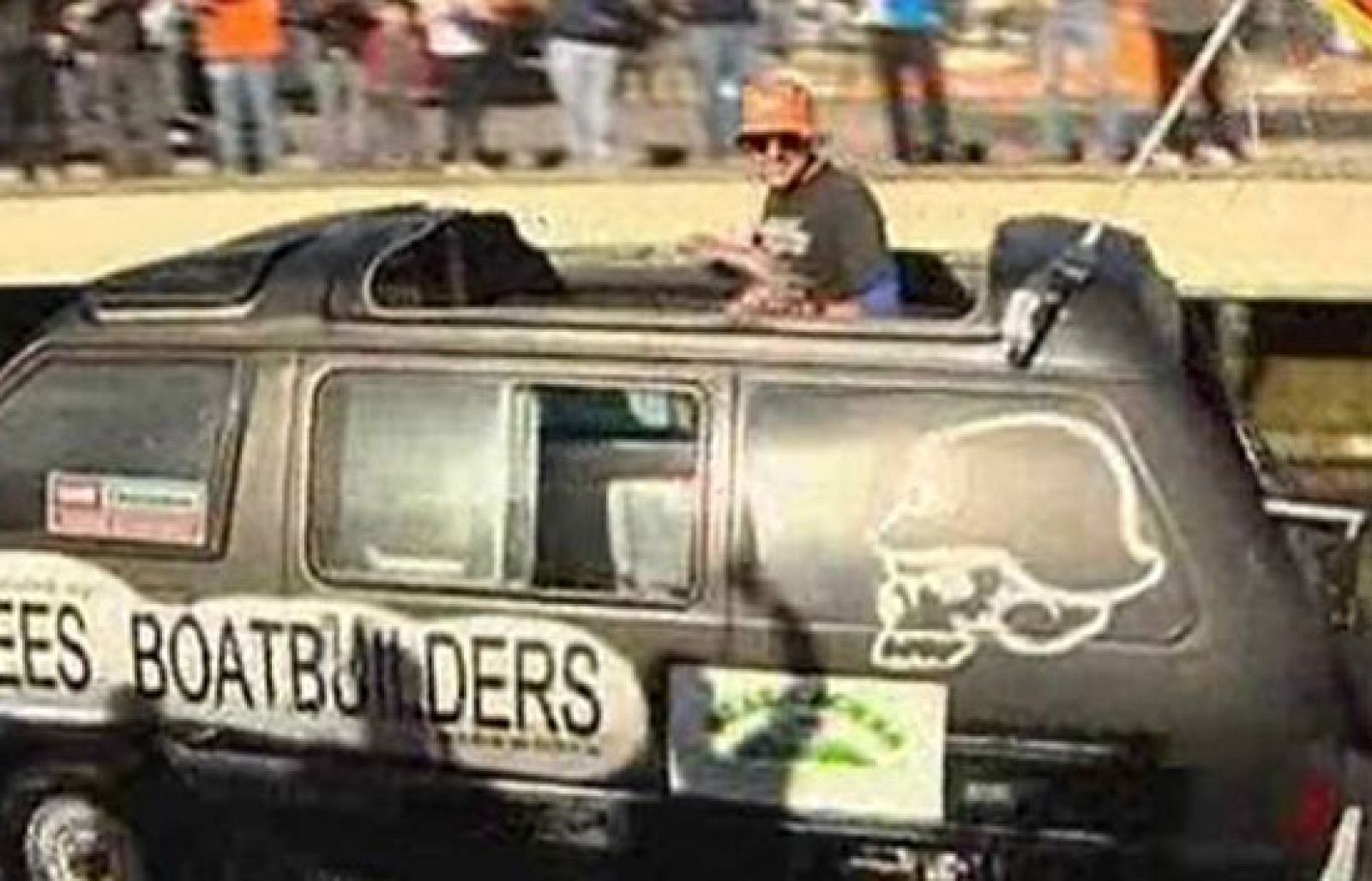 Una furgoneta anfibia en Nueva Zelanda