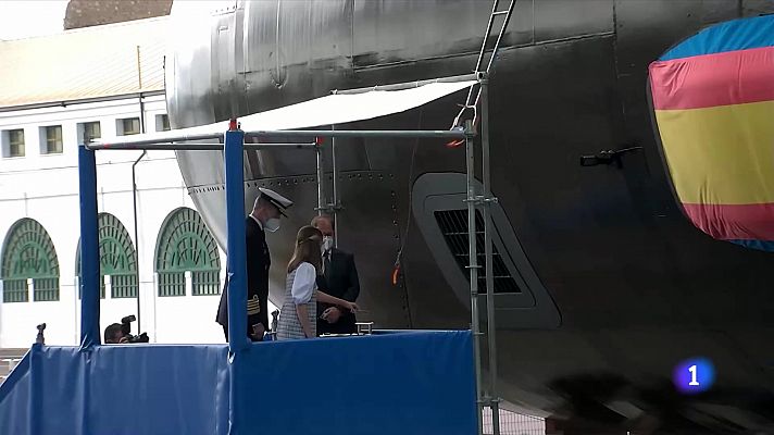 Telediario 1 - La familia real, en la inauguración del nuevo submarino de la Armada, el primero diseñado y construido en España