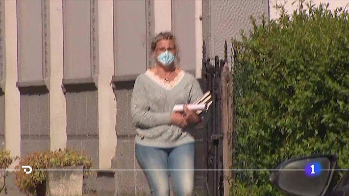 Telediario 1 - Una lectora de 81 años autoconfinada recibe los libros de la biblioteca a domiciliio