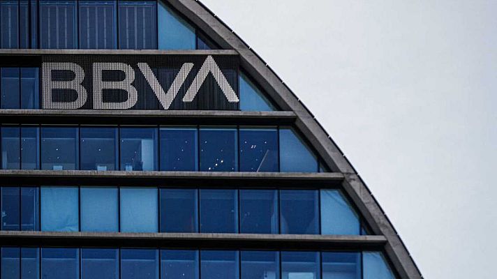 Telediario 1 - El BBVA anuncia un ERE para 3800 empleados y el cierre de oficinas