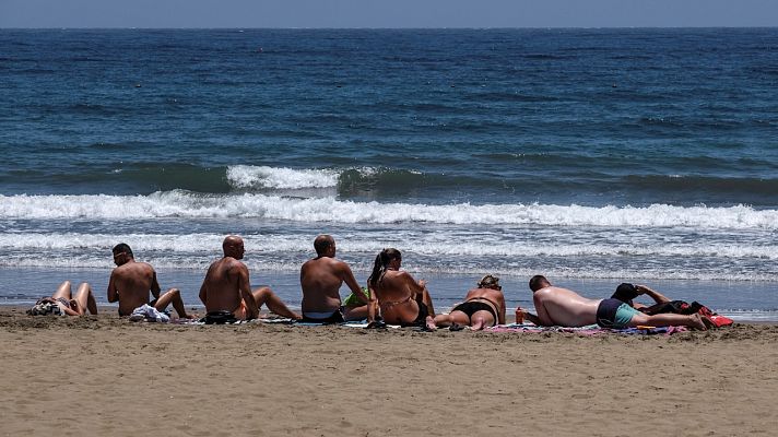 Telediario 1 - Los españoles tenemos peor imagen de nuestro país que los extranjeros