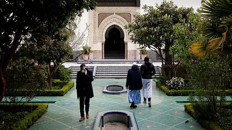 Francia cuenta con la primera mujer imán que aboga por un Islam compatible con la sociedad actual