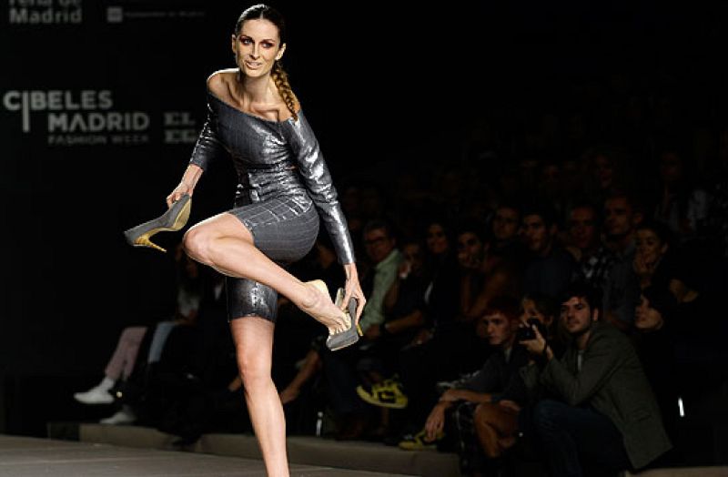 La primavera y la noche guían el desfile de Carlos Doblas en CIbeles 09