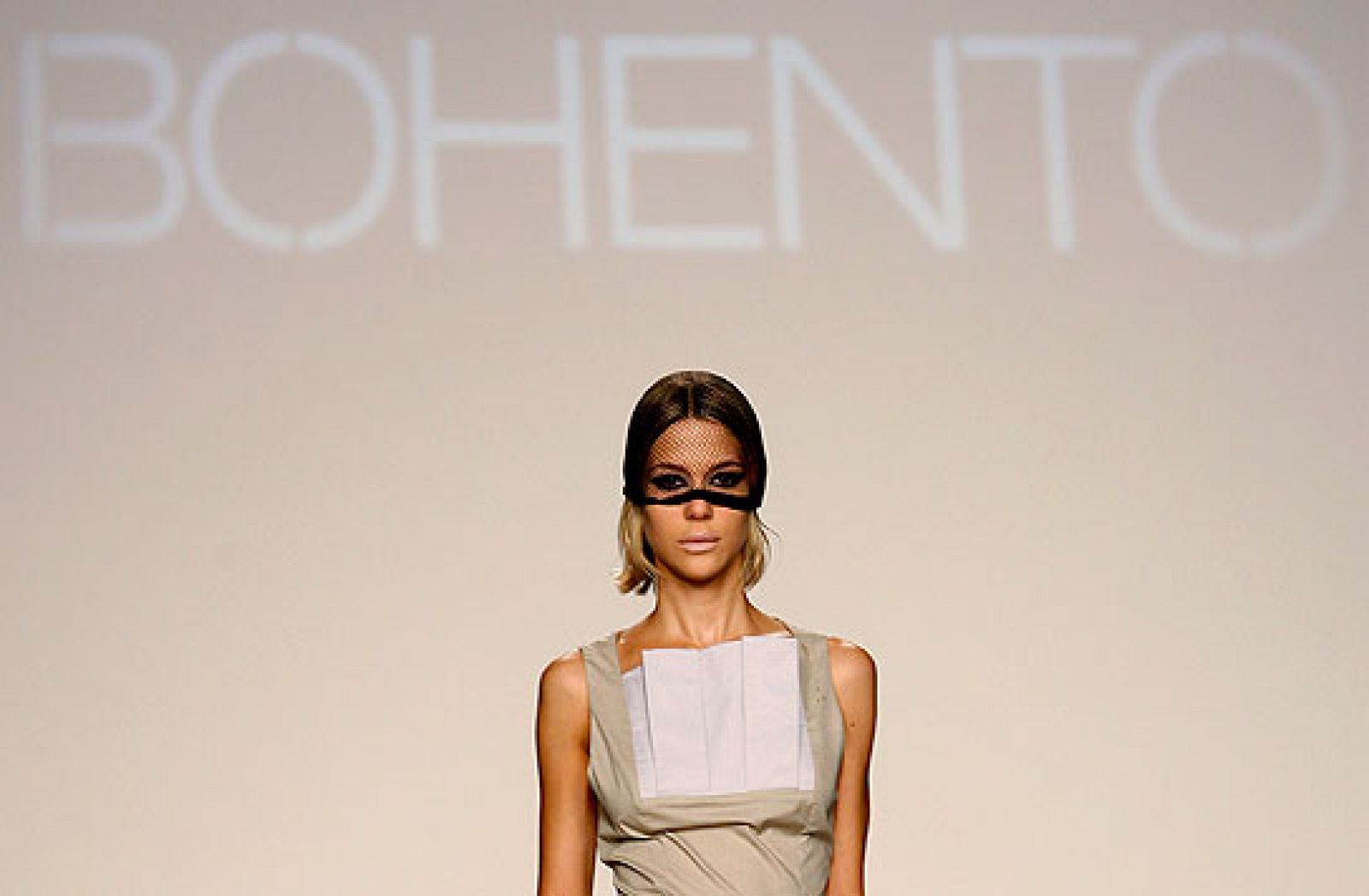 Bohento se decanta en Cibeles 09 por el blanco y el negro