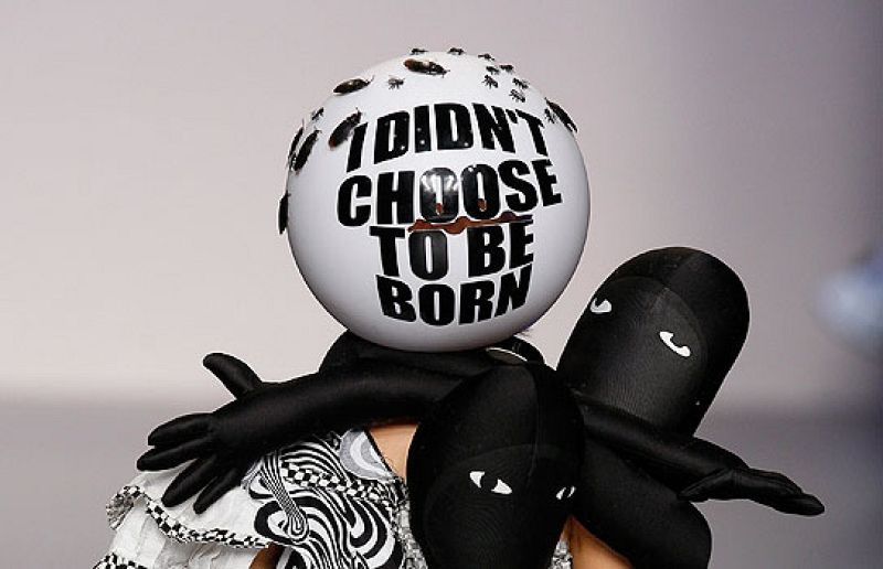 Amai Rodríguez viste de fiesta la pasarela de Cibeles 09