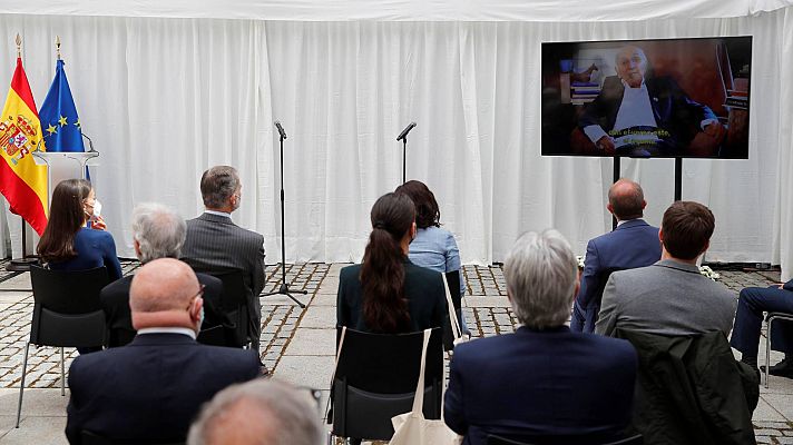 Premios Cervantes en el Archivo de RTVE - Francisco Brines no ha podido recoger el Premio Cervantes pero lo ha agradecido mediante un video
