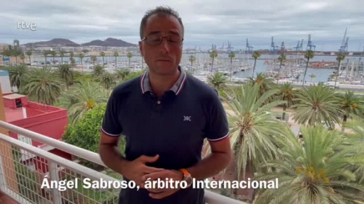 Ángel Sabroso, árbitro de balonmano: "Pitar una final es una buena manera de concluir una trayectoria"