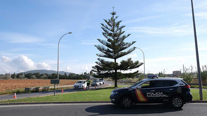 Detenido un hombre que no quiso confinarse al contagiar de coronavirus a 22 personas en Mallorca | Ver