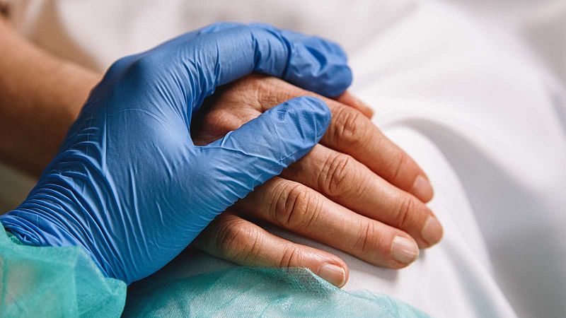 Las personas en situación irregular que cuidan a grandes dependientes piden ser vacunados